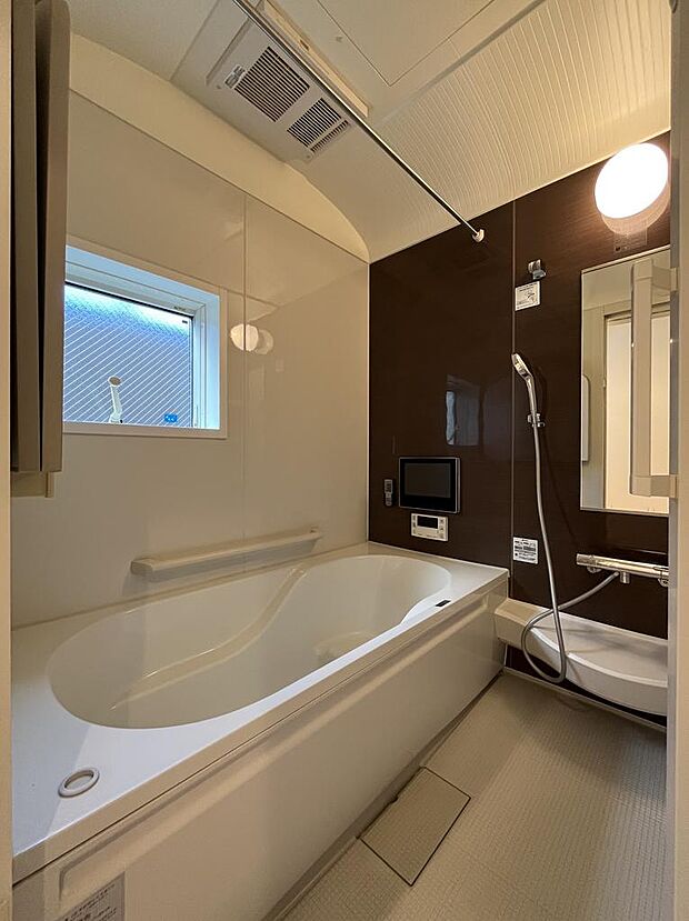浴室は1616サイズ。テレビがあるので長風呂には快適です。
