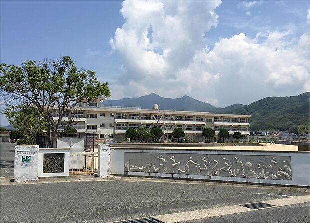 下関市立安岡中学校（1831m）