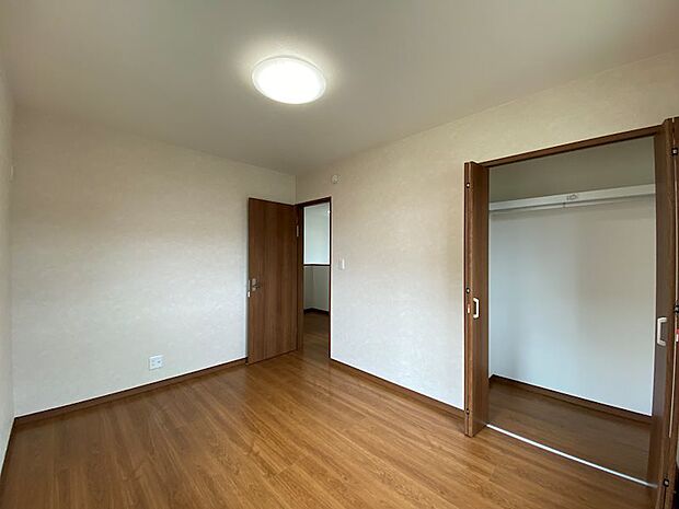 2F洋室（4）6帖。2階に個室が4部屋あるのでプライベート空間が保たれます