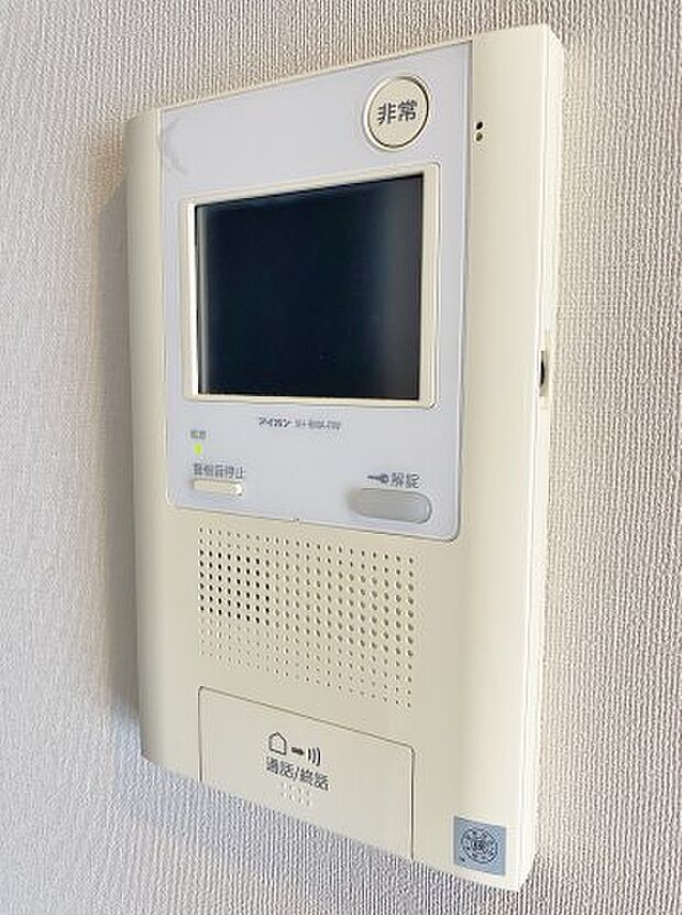 来訪者を音声と映像で確認できるTVモニター付きインターホンを設置した安心のオートロックシステム