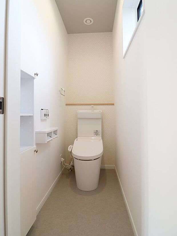 2階のトイレ。節水タイプで掃除がしやすいトイレです