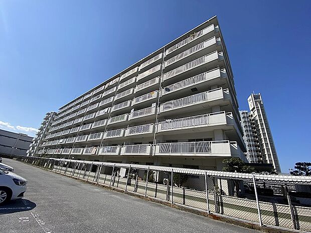 JR彦根駅徒歩8分、8階建の6階のお部屋です。令和5年10月末にリフォーム済みです。