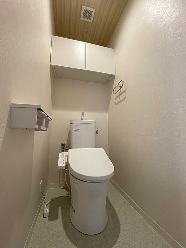 トイレもTOTO製の新品に交換されています。