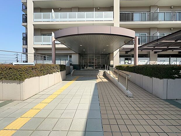 栗東駅改札口・アルプラザ2階から直結