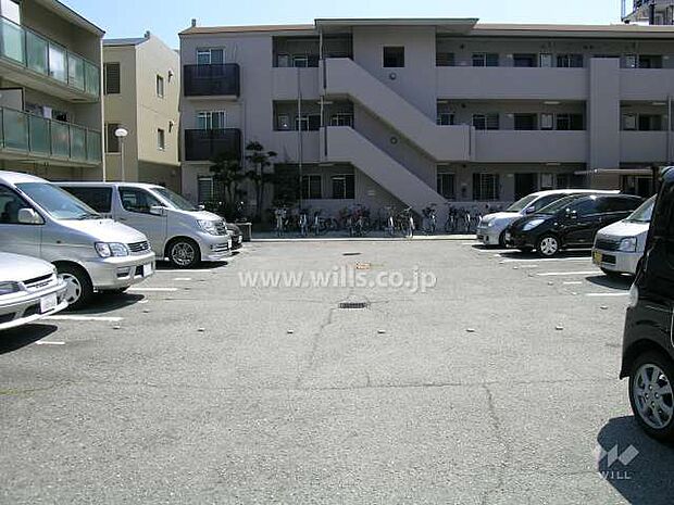 敷地内駐車場すべて平面駐車場ですので、毎日の駐車も安心です。