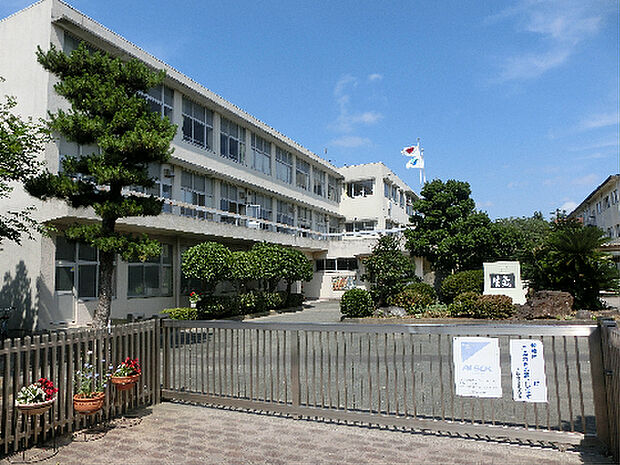 浜松市立蜆塚中学校（823m）