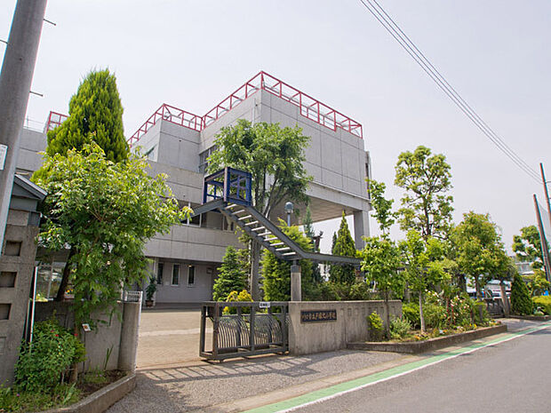 川口市立戸塚北小学校（740m）