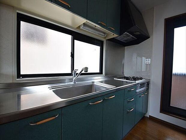 3階キッチンは調理スペースが広く確保されています。