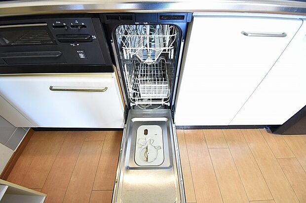 省エネ ・ 衛生的な食器洗乾燥機付。 