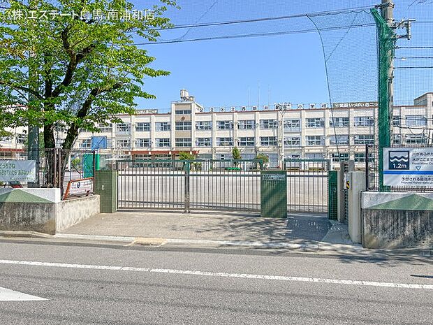 足立区立西新井第二小学校（460m）