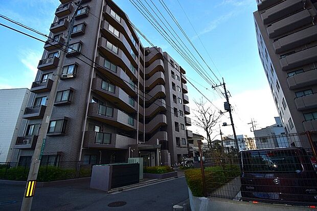 通勤や通学が助かる、北浦和駅より徒歩6分。