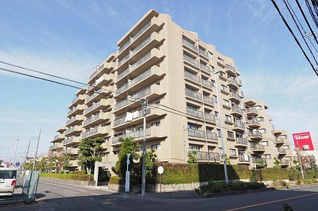JR武蔵野線『東所沢』徒歩9分、スーパー徒歩8分など、生活利便施設が徒歩圏内に整ったマンションです。