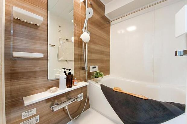 TOTO製のユニットバス日々の疲れから心と体を開放―。機能的で清潔感溢れる浴室は快適・清潔な空間で芯からオフになるバスタイムをお楽しみください―
