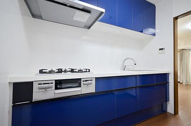 ■明るい青色キッチン■ 2022年10月に交換したばかりのキレイなキッチン。