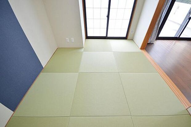 ■目を惹く琉球畳■ 市松模様に畳を敷き、さらに和モダンを演出しております。