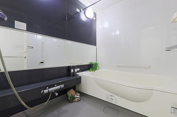 バスルームには浴室暖房乾燥機はもちろん、ミストシャワー・追い炊き機能付きです。