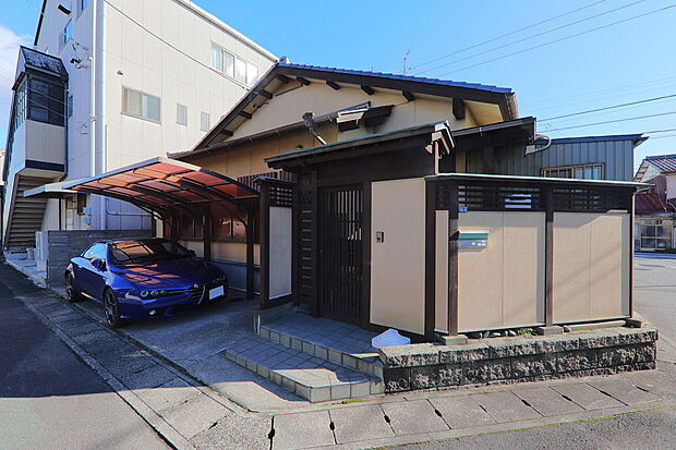 岐阜駅へ徒歩圏、さらに大型スーパー西友も近く便利な住環境です。
