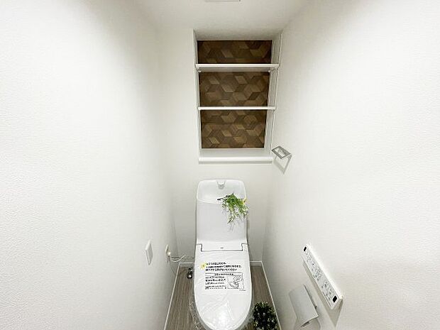 温水洗浄機能付で清潔感のあるトイレ