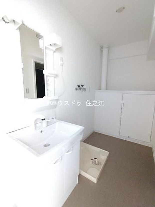 【洗面台】白で統一されたキレイな洗面所!!