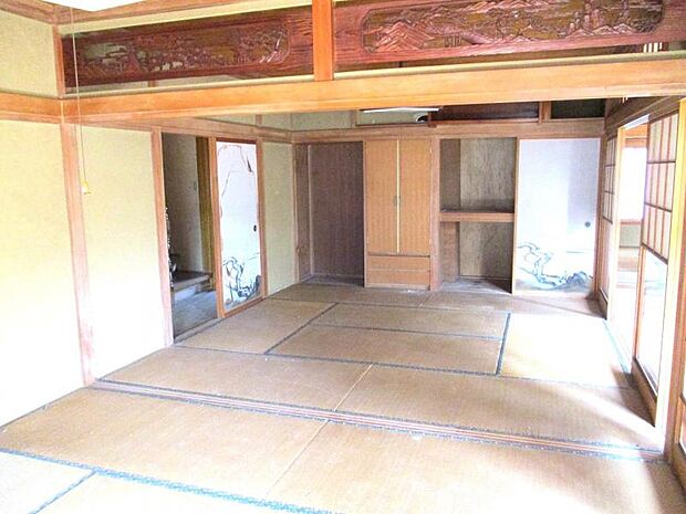 1階8帖の和室は襖を開けば16帖の大広間になります。