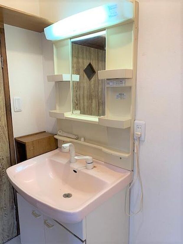 シャワー水栓の洗面化粧台