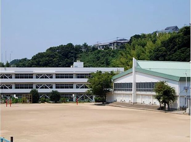 葉山小学校