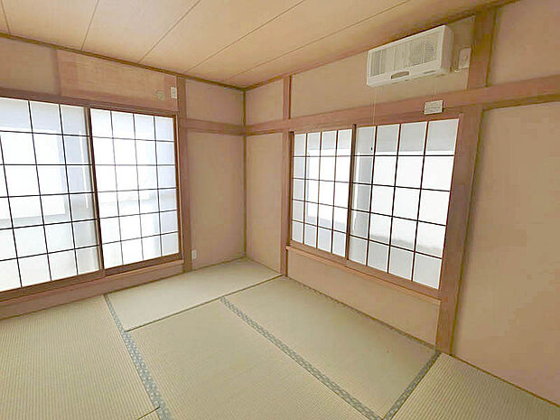 柔らかい畳の敷かれた和室は、お子様とゆっくりくつろげるスペースです
