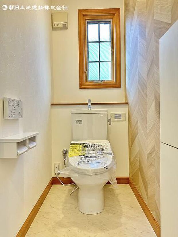 シンプルになりがちなトイレも内装にこだわっています。ウォシュレット付きでトイレ環境を清潔に保ちます。