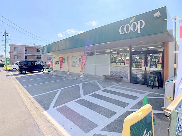 【ユーコープ　愛甲店】　食品を買うのに便利です。オリジナル製品もあります。