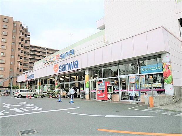【三和　相模が丘店】　 1階にスーパーとマック、2階にダイソーがあり便利です。駐車場も広いです。店内も広くて明るい店舗です。