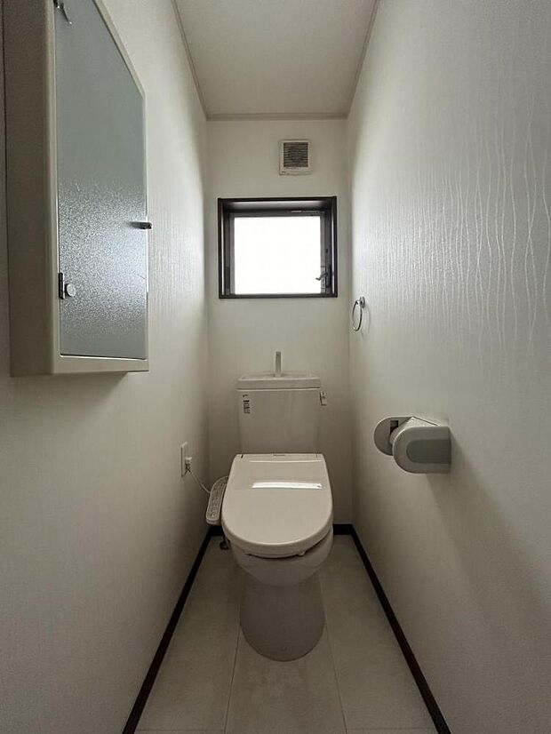 ■リフォーム工事前■2階のトイレ、いつでも衛生的なウォシュレット付き