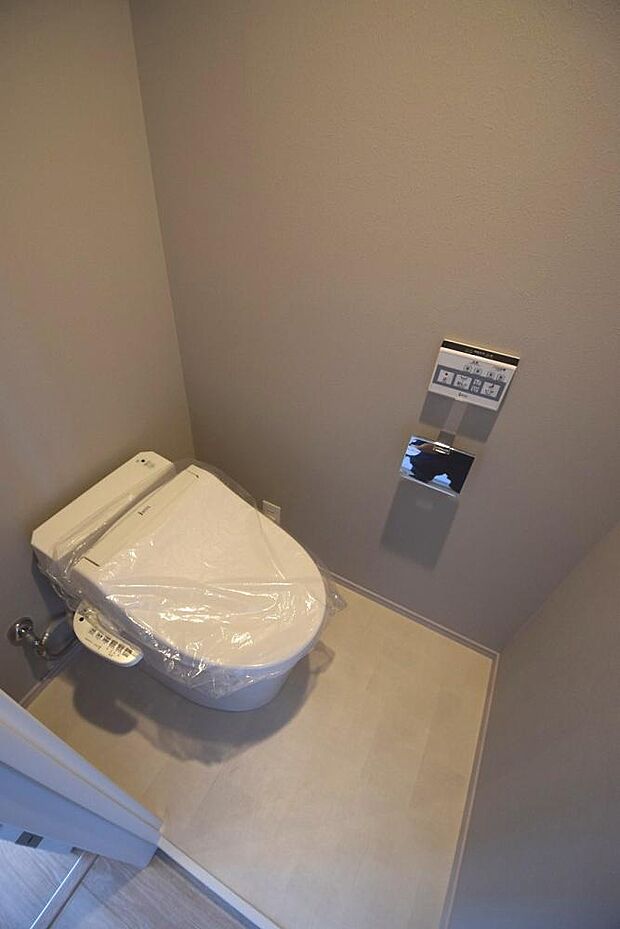 いつでも清潔に保てるシャワー付きトイレ完備！
