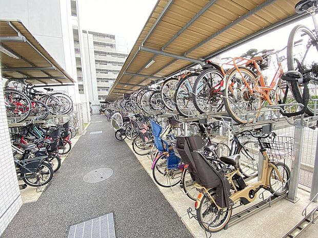 マンション敷地内駐輪場あり（空き状況はお気軽にお問い合わせください）