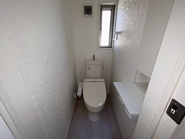 2階のトイレもウオッシュレット機能付き