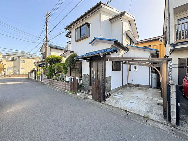 車通りの少ない閑静な住宅地、のびのびした子育てに適します。 