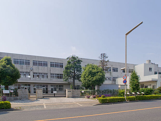 さいたま市立与野西中学校（570m）