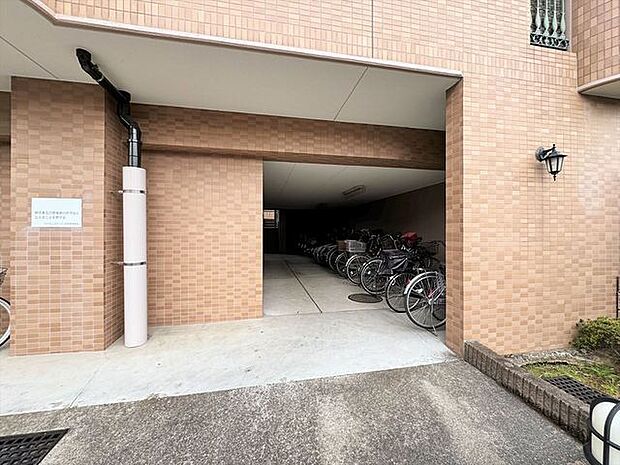 マンション敷地内の駐輪スペース