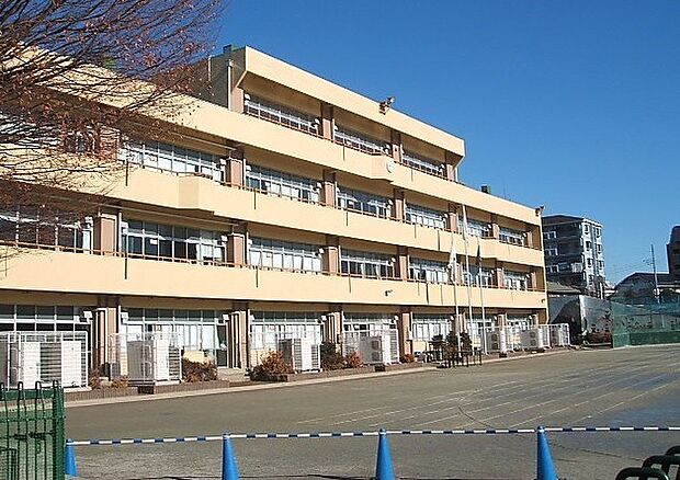 さいたま市立上小小学校（110m）