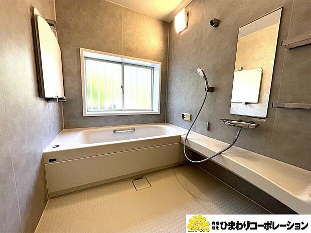 浴室は横幅が通常より広くゆったりご使用できます。