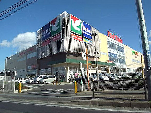 ヨークマート東道野辺店（715m）