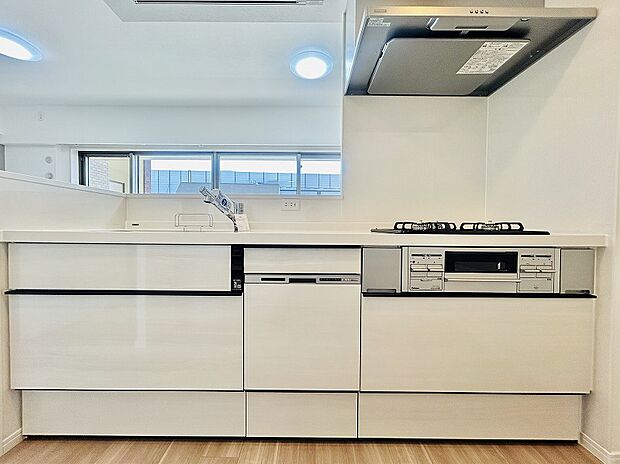 キッチンはビルトイン食器洗浄乾燥機付きのシステムキッチンを新設