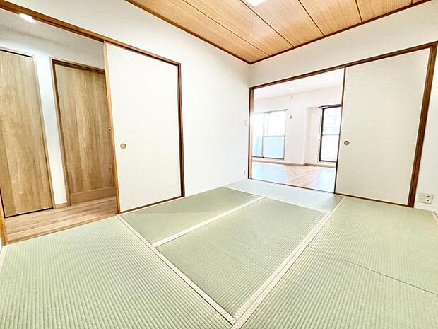 6帖和室：畳にはリラックス効果もあるそうです！