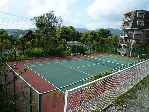 敷地内テニスコート