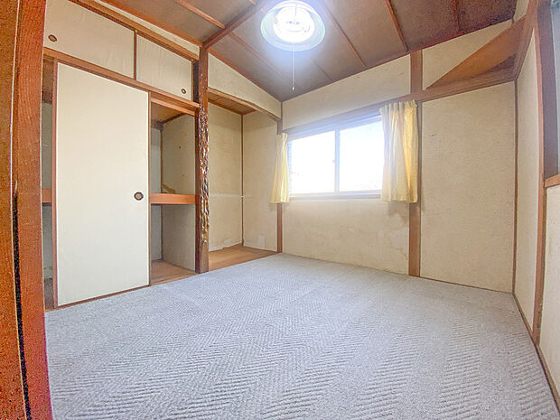 4畳半の和室は東向きで明るく、床の間もあります！
