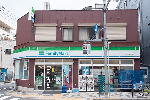 ファミリーマート 荒川尾竹橋店まで146m（徒歩約2分）