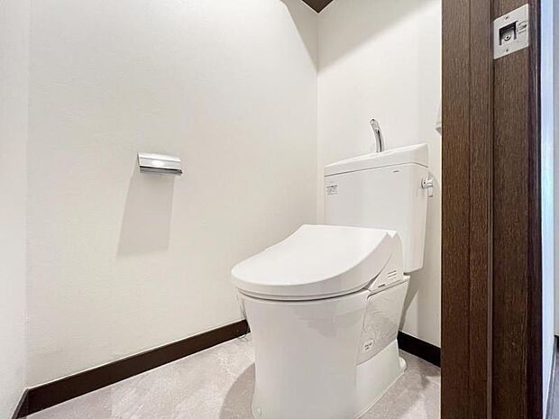 ウォシュレット一体型トイレには、お掃除の手間を省いてくれる便利機能が搭載されています