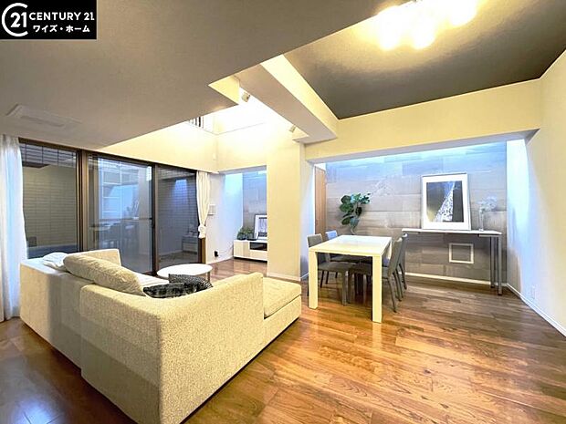 自由度の高い家具の配置が叶うシンプルな空間