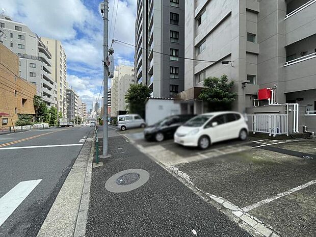 敷地内駐車場もあり外出時もスムーズです（空き状況要確認）