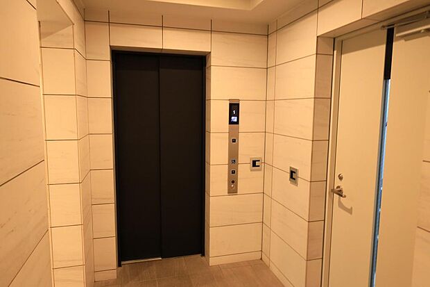 エレベーターにもセキュリティーが掛かっており、部外者によるエレベーターの操作、住戸階への侵入を防ぎます。