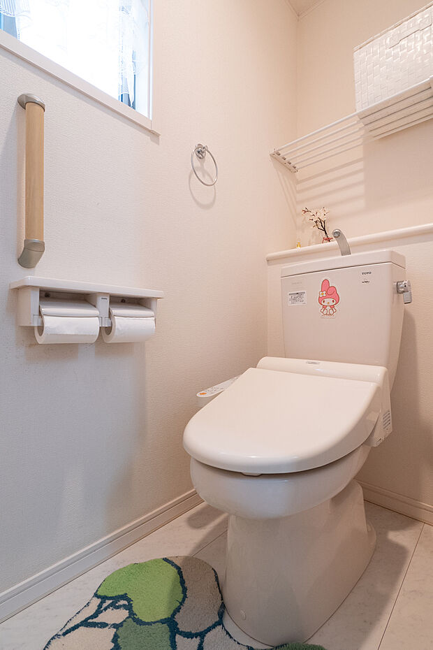 機能性・清掃性に優れたトイレです！温水洗浄便座付きですので便利です♪